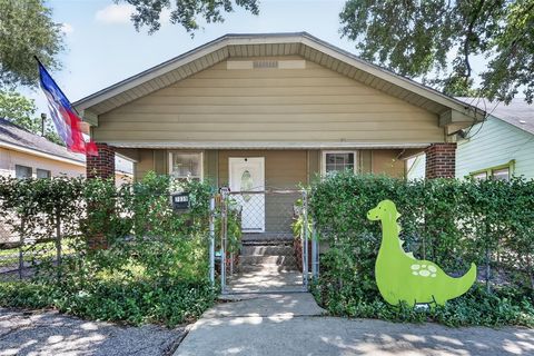 Photo of 7039 Avenue E, Houston, TX 77011 (MLS # 29084295)