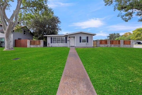 Photo of 604 19th Avenue N, Texas City, TX 77590 (MLS # 86753949)