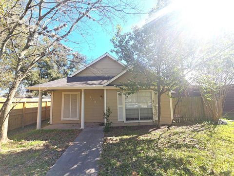 Photo of 409 Commerce Street, Tomball, TX 77375 (MLS # 23585536)