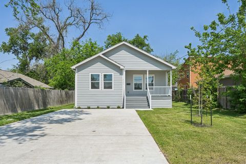 Photo of 3151 Christie Street, Houston, TX 77026 (MLS # 17557381)