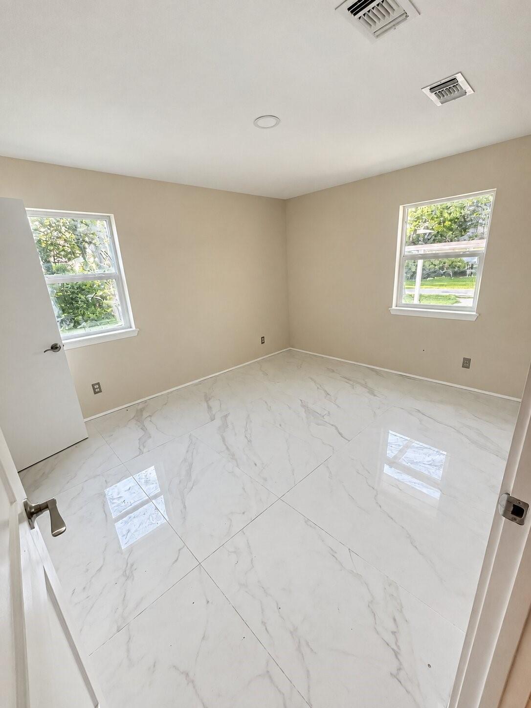 513 W Texas Street