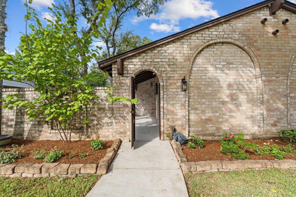 Photo of 315 Greenpark Drive, Houston, TX 77079 (MLS # 93753637)