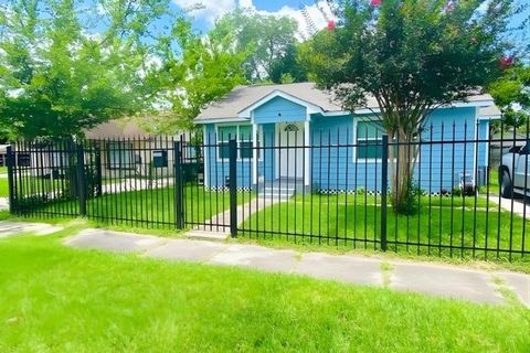 Photo of 5107 Farmer Street, Houston, TX 77020 (MLS # 60389972)