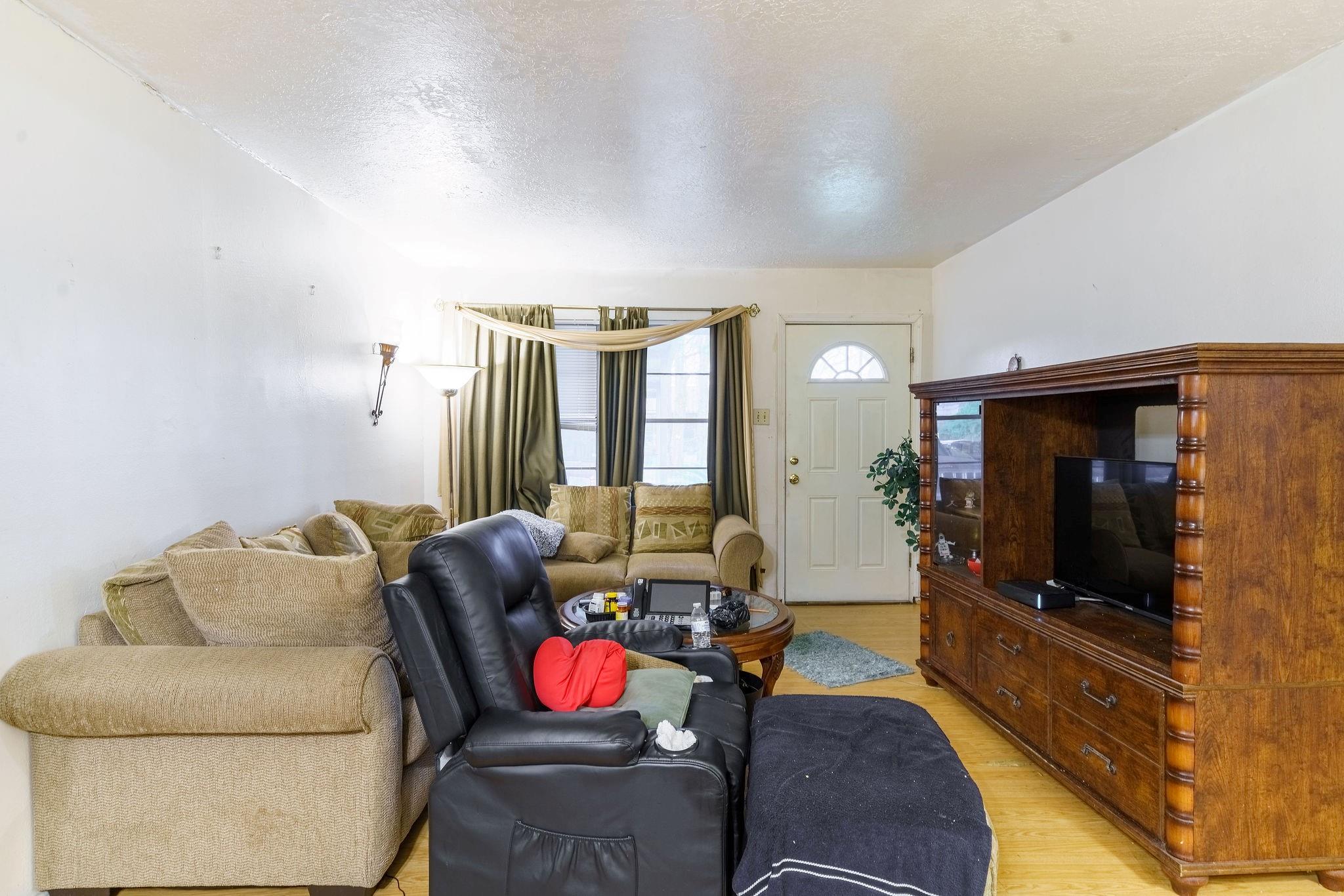 5634 Schevers Street