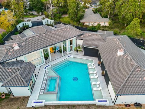 Photo of 32 E Shady Lane, Houston, TX 77063 (MLS # 35442194)