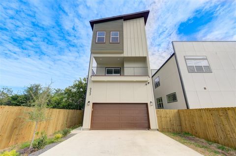 Photo of 933 E 40 1/2 St Street, Houston, TX 77022 (MLS # 17655513)
