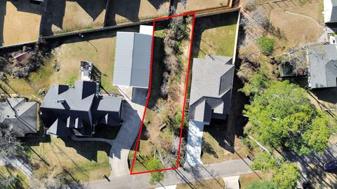 Photo of 1335 Glen Oaks Drive, Conroe, TX 77385 (MLS # 22691399)