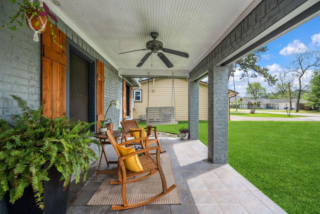 Photo of 431 Corydon Drive, Houston, TX 77336 (MLS # 50073923)