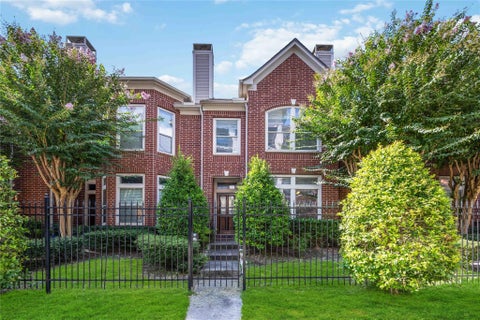 Townhouse For Sale - 2909 W Dallas Street<br/> Harris County, Houston, TX 77019