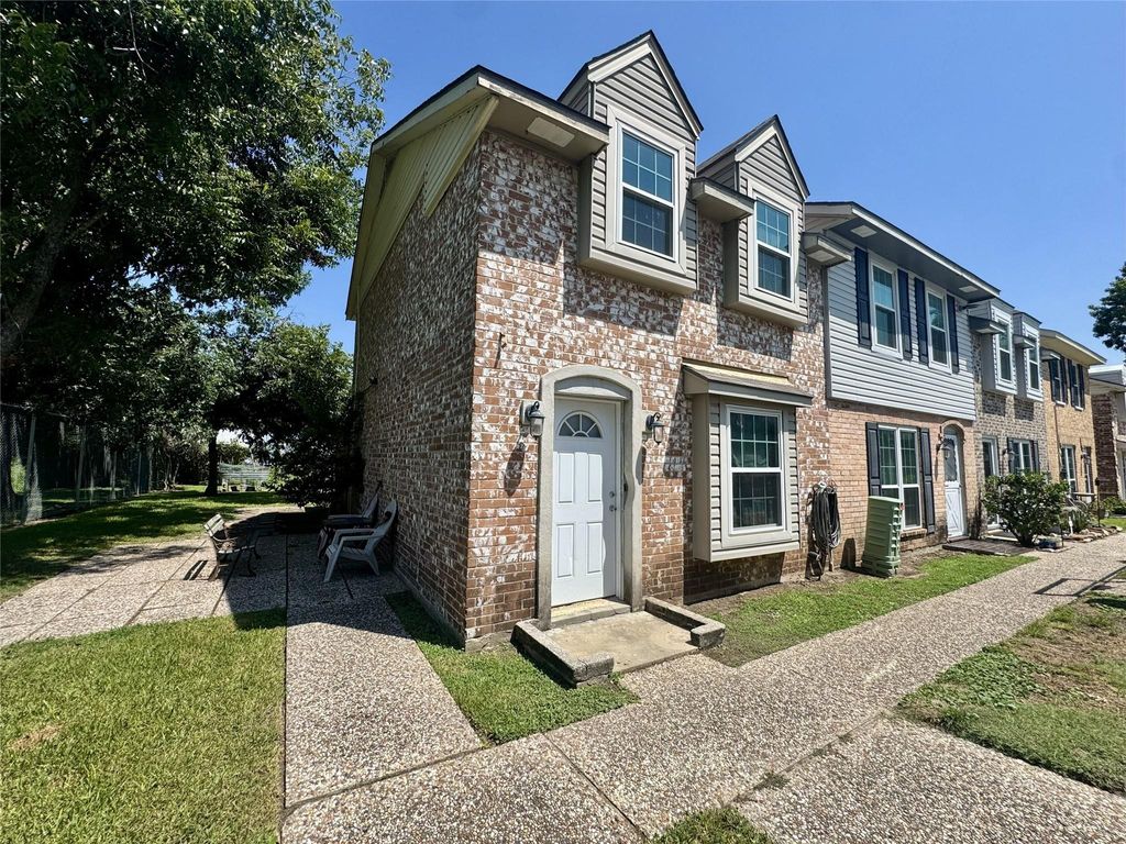 Photo of 1911 Sherwood Forest Street #17, Houston, TX 77043 (MLS # 59480234)