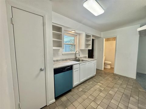 Tiny photo for 1911 Sherwood Forest Street #17, Houston, TX 77043 (MLS # 59480234)