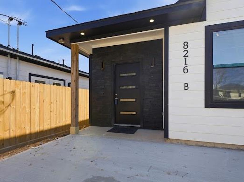 Photo of 8216 Locksley Road #B, Houston, TX 77075 (MLS # 86955841)