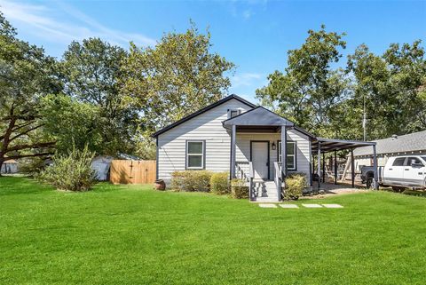 Photo of 307 Penick Road, Waller, TX 77484 (MLS # 62017862) Photo of 307 Penick Road, Waller, TX 77484 (MLS # 62017862)