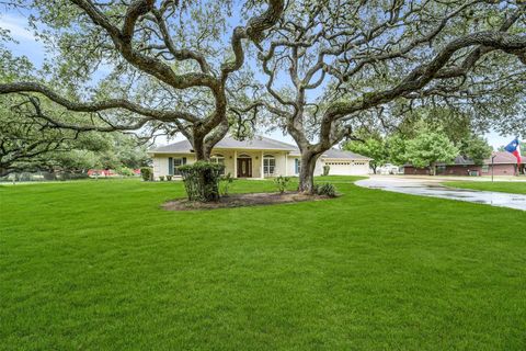Photo of 1026 Shirley Oaks Street, Columbus, TX 78934 (MLS # 37704356) Photo of 1026 Shirley Oaks Street, Columbus, TX 78934 (MLS # 37704356)