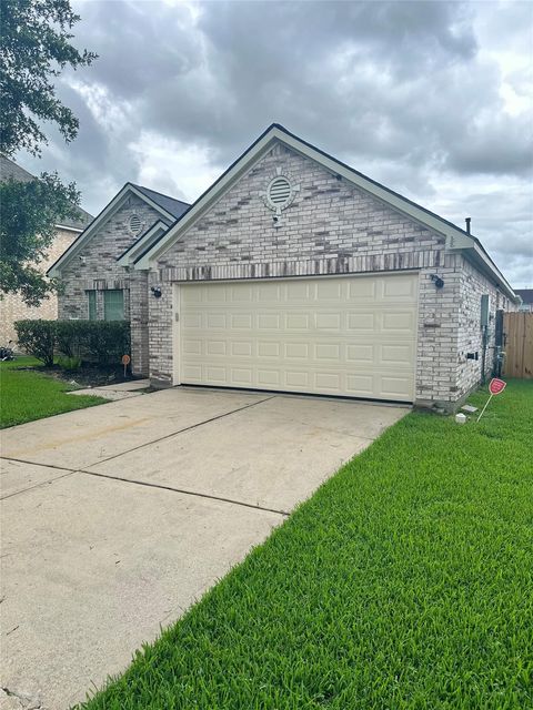 Photo of 1039 N Teal Estates Circle, Fresno, TX 77545 (MLS # 14538885)