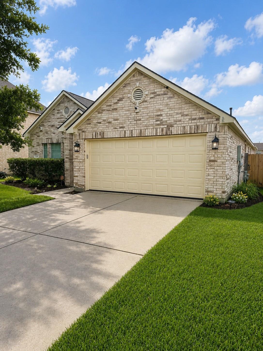 1039 N Teal Estates Circle
