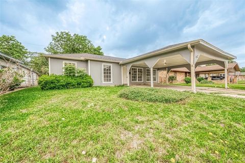 Photo of 1005 Bank Drive, Galena Park, TX 77547 (MLS # 81339444)