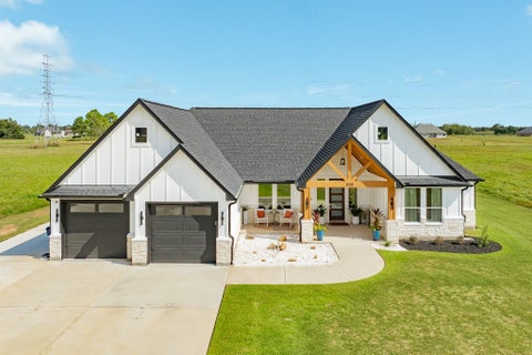 Photo of 608 Angus Trail, Angleton, TX 77515 (MLS # 71493834)