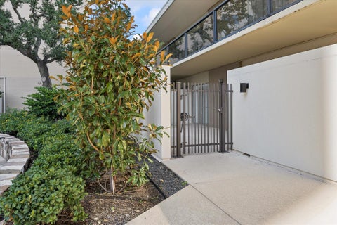 Photo of 2929 Buffalo Speedway #B121, Houston, TX 77098 (MLS # 47936784)