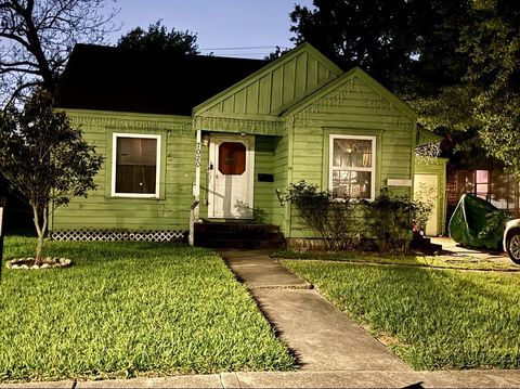 Photo of 7020 Narcissus Street, Houston, TX 77087 (MLS # 19113787)