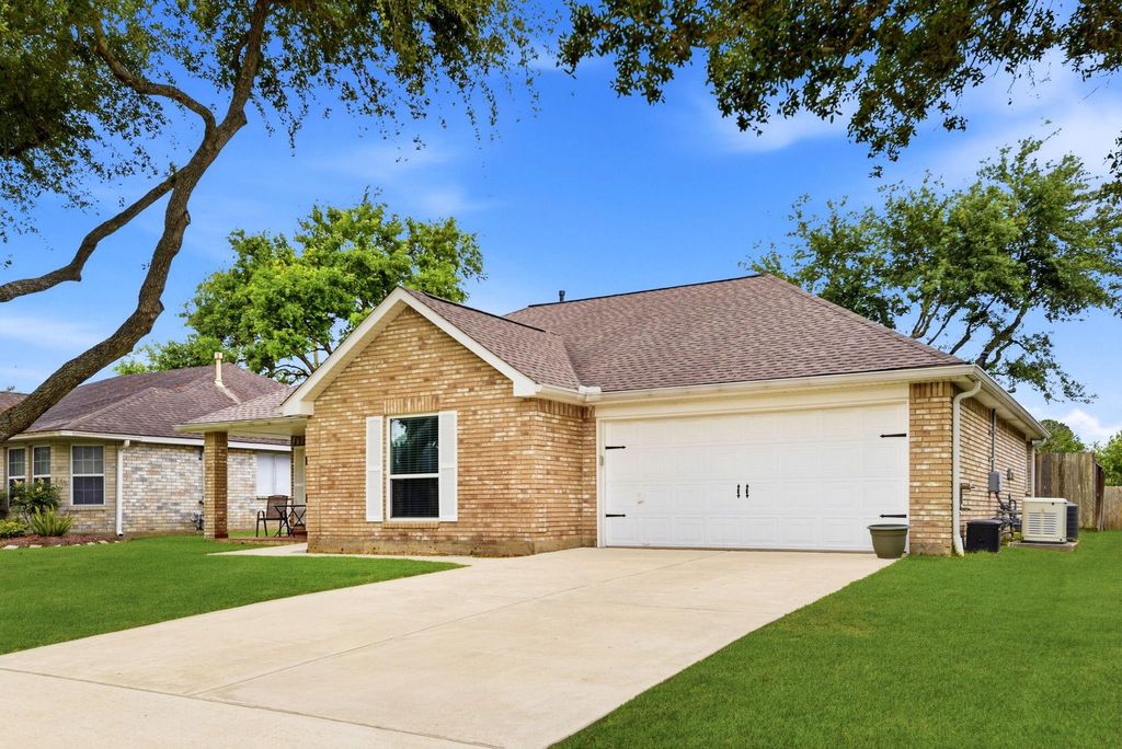 Photo of 2622 S Peach Hollow Circle, Pearland, TX 77584 (MLS # 12391510)