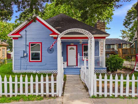 Photo of 314 W Sidnor Street, Alvin, TX 77511 (MLS # 87866306)