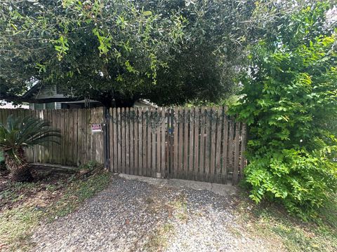 Photo of 315 E 37th Street, Houston, TX 77018 (MLS # 36953650)