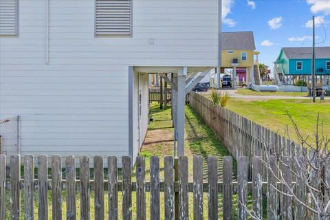 Tiny photo for 817 Westview, Crystal Beach, TX 77650 (MLS # 44432255)