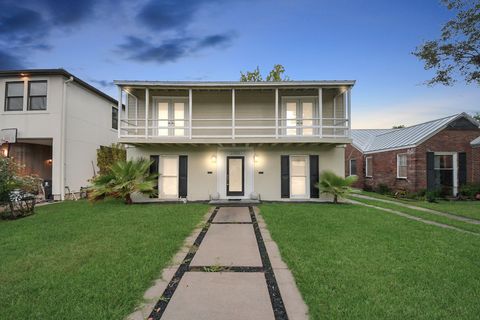 Photo of 2332 Sheridan St St #B, Houston, TX 77030 (MLS # 68495276)