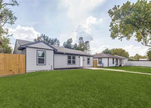 Photo of 5954 Belneath Street, Houston, TX 77033 (MLS # 85126050)