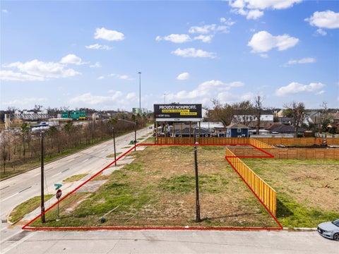 Photo of 1025 N Loop Loop, Houston, TX 77022 (MLS # 77503955)