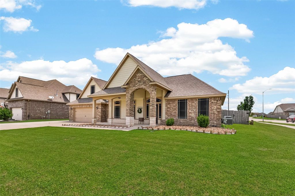 Photo of 14063 Belmont Circle, Mont Belvieu, TX 77523 (MLS # 41919650)