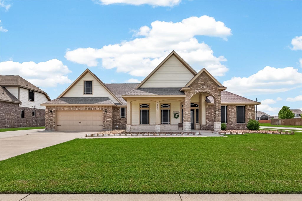 Photo of 14063 Belmont Circle, Mont Belvieu, TX 77523 (MLS # 41919650)