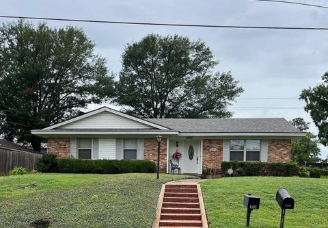 Photo of 4807 Ponderosa Trail, Tyler, TX 75707 (MLS # 83005892)