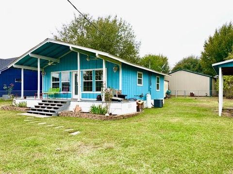 Photo of 124 Fourth Ave Ave, Onalaska, TX 77360 (MLS # 30337617)