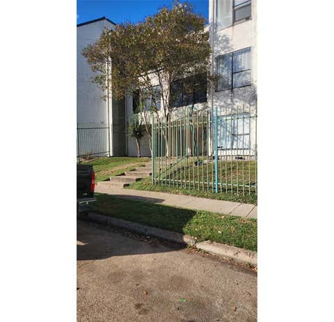 Photo of 2818 S Bartell Drive #7, Houston, TX 77054 (MLS # 14521905)