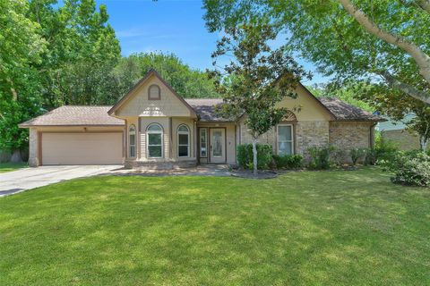 Photo of 1312 Osborne Drive, Friendswood, TX 77546 (MLS # 38266552)