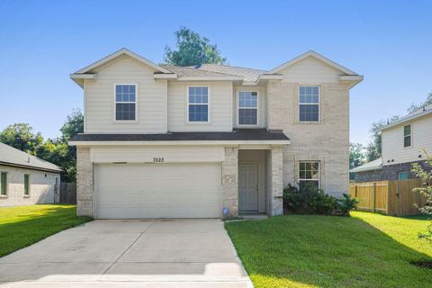 Photo of 7523 Parkview Drive, Hitchcock, TX 77563 (MLS # 60619138)