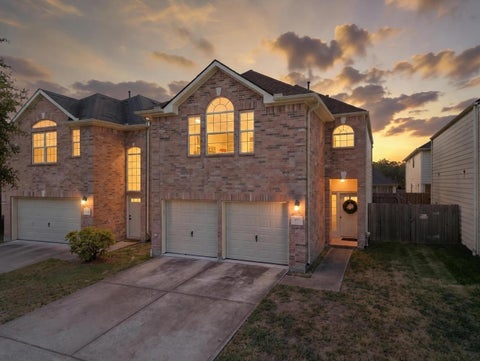 Photo of 822 Forest Thicket Lane, Houston, TX 77067 (MLS # 25398126)