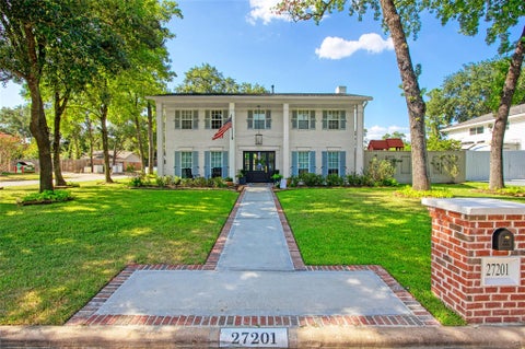 Photo of 27201 Stark Lane, Oak Ridge North, TX 77385 (MLS # 82249489)