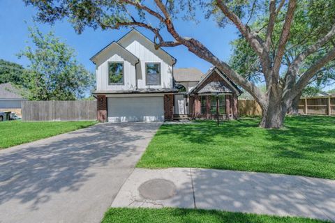 Photo of 1901 Canyon Creek Court, Pearland, TX 77581 (MLS # 17714888)