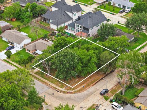 Photo of 1949 Huge Oaks Street, Houston, TX 77055 (MLS # 41509320)