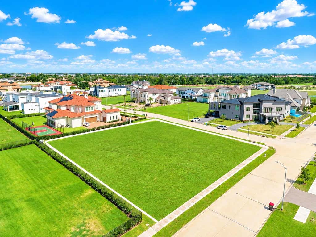 Photo of 3 Alexandra Way Circle, Richmond, TX 77469 (MLS # 92215139)