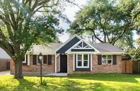 Photo of 822 Red Rock Canyon Drive, Katy, TX 77450 (MLS # 80322905) Photo of 822 Red Rock Canyon Drive, Katy, TX 77450 (MLS # 80322905)