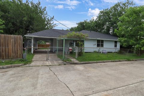 Photo of 1606 W Humble Street, Baytown, TX 77520 (MLS # 58007927)