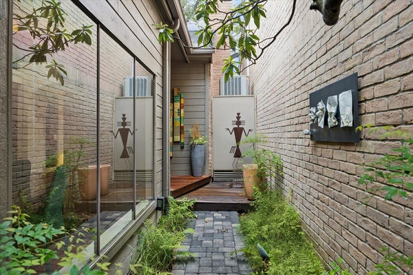 8999 BRIAR FOREST DR, HOUSTON, TX 77024 - Image b5ea29f0c9a0f4e6d23f4f4e2ab6a7bb/2312844075