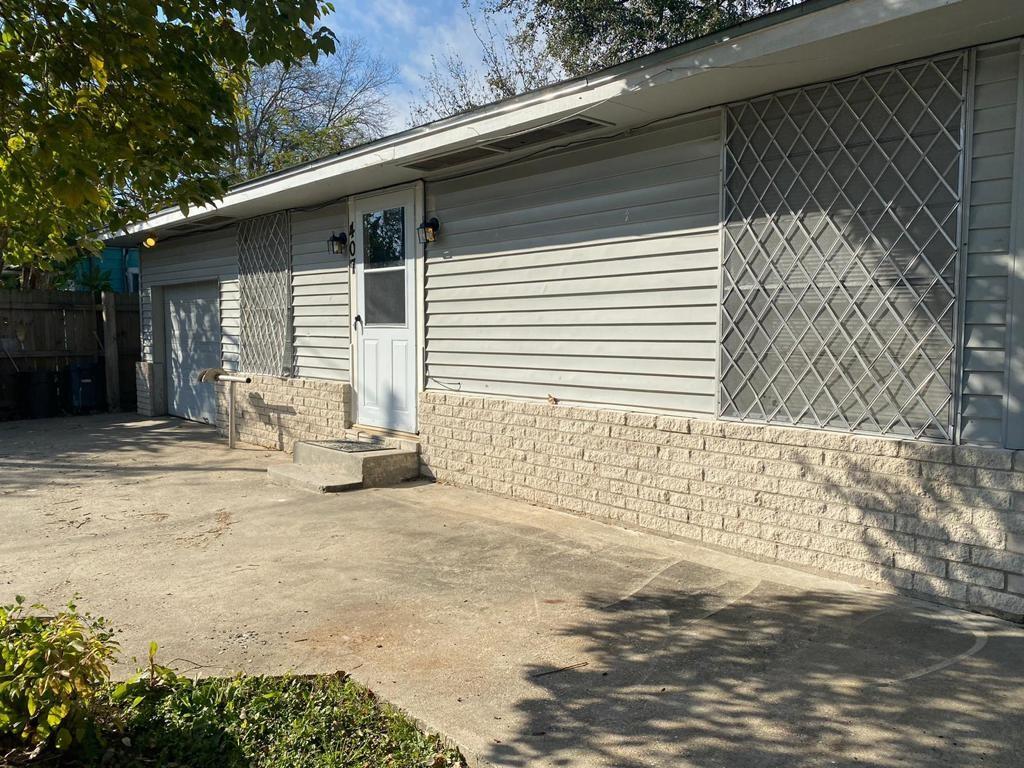 407 E Homan Street