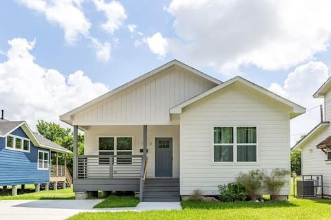 Photo of 1753 Pasadena Street, Houston, TX 77023 (MLS # 45803628)