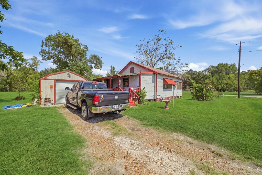 Photo of 401 N William Barnett Ave AVE, Cleveland, TX 77327 (MLS # 13580808)