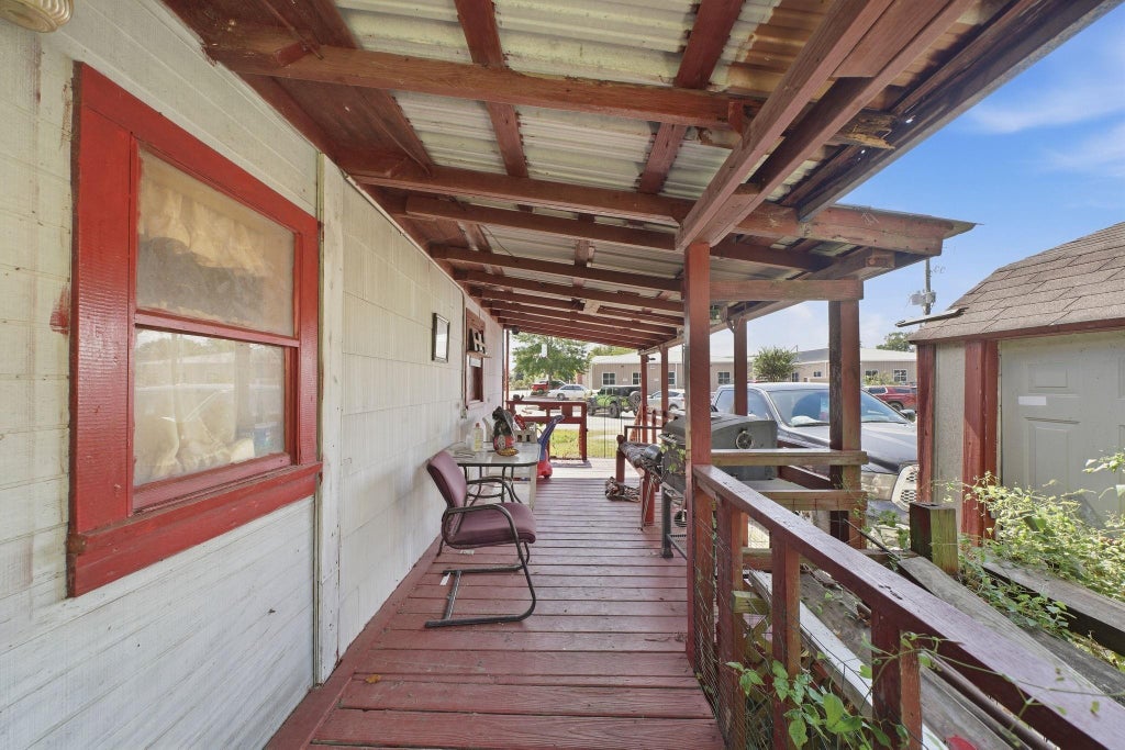 Photo of 401 N William Barnett Ave AVE, Cleveland, TX 77327 (MLS # 13580808)